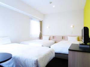 Postel nebo postele na pokoji v ubytování Smile Hotel Utsunomiya Higashiguchi