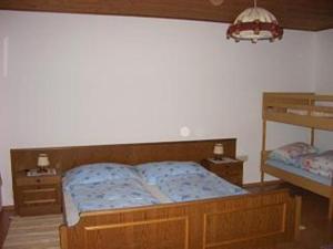 A bed or beds in a room at Haus Osterrieder
