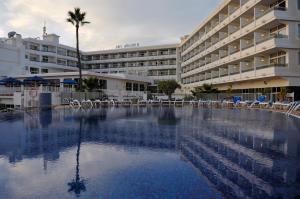 Bazén v ubytování VIK Hotel San Antonio nebo v jeho okolí