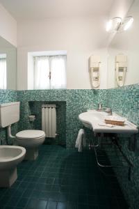 a bathroom with a toilet and a sink at Residence Sole Mare Alaxi Hotels in Alassio