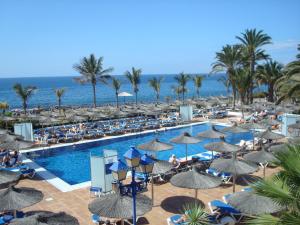 Bazén v ubytování VIK Hotel San Antonio nebo v jeho okolí