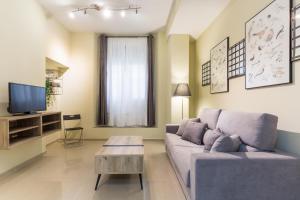 TV a/nebo společenská místnost v ubytování Apartamentos Diaber San Leandro