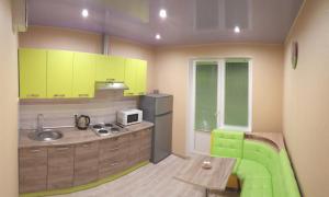Kuchyňa alebo kuchynka v ubytovaní Apartment near metro Pozniaky