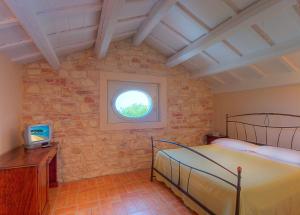a bedroom with two beds and a window at Agriturismo Casa Rossi di Paolo Rossi in Numana