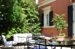 A restaurant or other place to eat at Siora Vittoria Boutique Hotel