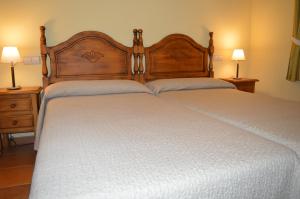 Postel nebo postele na pokoji v ubytování Hostal Revinuesa