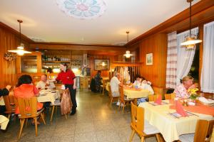 Επισκέπτες που μένουν στο Hotel Oberland