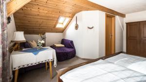 Llit o llits en una habitació de Landhaus Riedl