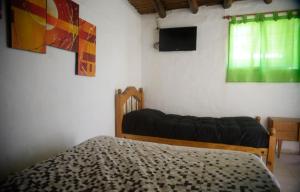 Een bed of bedden in een kamer bij Samadi Hostel Uspallata
