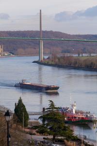 Afbeelding uit fotogalerij van Logis Hôtel & Restaurant - Le Normandie in Caudebec-en-Caux