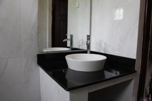 Bathroom sa Colombo Airport Homestay