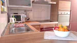 Kuchyň nebo kuchyňský kout v ubytování Apartments Mari