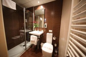 Koupelna v ubytování Hotel Alda Entrearcos