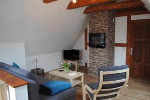 a living room with a couch and a fireplace at Ferienwohnung An der Gramme in Niederzimmern