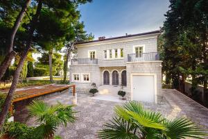 Vonkajšia záhrada v ubytovaní Villa Diocletian
