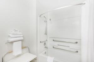 Vannituba majutusasutuses Super 8 by Wyndham Grants Pass