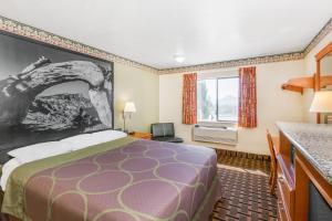 Voodi või voodid majutusasutuse Super 8 by Wyndham Grants Pass toas