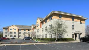 a large building with a parking lot in front of it at Extended Stay America Suites - Columbus - Dublin in Dublin