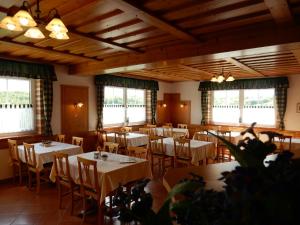 Restaurace v ubytování Pension Rudi - Weingut Kellner