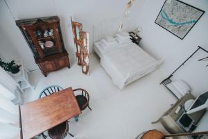 an overhead view of a bedroom with a bed and a table at Lizmary's Wonderland in Budapest