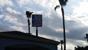 Certifikát, hodnocení, plakát nebo jiný dokument vystavený v ubytování Texas Inn Downtown McAllen