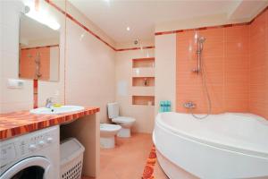 Apartments Nezavisimosti 74 tesisinde bir banyo