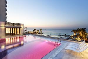 Bazén v ubytování Paradise Hotel Busan nebo v jeho okolí