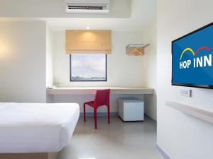 TV a/nebo společenská místnost v ubytování HOP INN Rayong