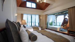 a bedroom with two beds and a large window at Ying Yue Villa in Datong