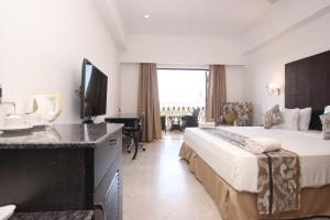Postel nebo postele na pokoji v ubytování Silver Sands Serenity Resort, Candolim