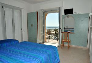 Postel nebo postele na pokoji v ubytování Hotel Holiday Beach