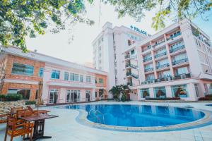 Bazén v ubytování Palace Hotel Vung Tau nebo v jeho okolí