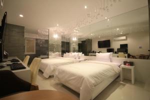 Postel nebo postele na pokoji v ubytování Boutique Hotel Aria Nampo + 37 fotografií