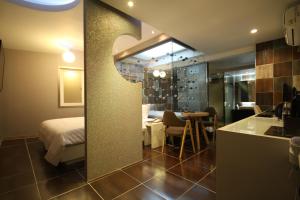 a kitchen and a bedroom with a bed and a table at Boutique Hotel Aria Nampo in Busan