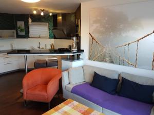 a living room with a couch and a kitchen at Villa Alta in Bad Wildungen