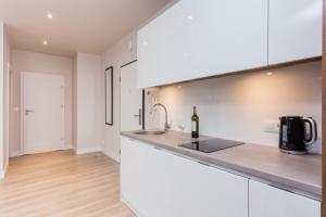 Kuchyňa alebo kuchynka v ubytovaní Platinum Residence Mokotów