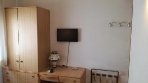 TV a/nebo společenská místnost v ubytování Albergo Le Rose