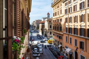 Nespecifikovaný výhled na destinaci Řím nebo výhled na město při pohledu z penzionu