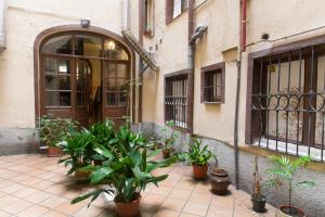 Mặt tiền/cổng chính của Hostal La Vera