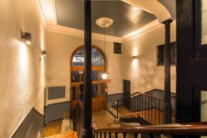 Khu vực ghế ngồi tại Hostal La Vera