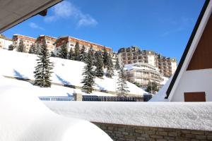 a view from the balcony of a building with snow at Apartment La Gleisa 3 in Sestriere