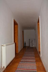 an empty hallway with a rug on the floor at Pensiunea Margareta in Sita Buzăului