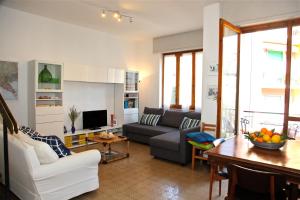 a living room with a couch and a table at Casa Manu Apartments in Monterosso al Mare