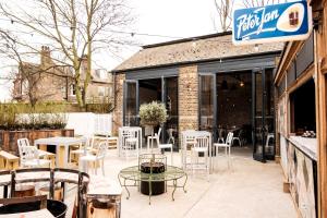 Gallery image of Half Moon in London