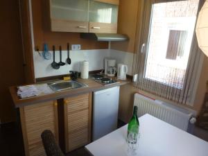 A kitchen or kitchenette at Unterm Wingert