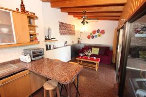 a kitchen with a counter and a living room at Casa Lodge Finca Alcalá in Alcalá