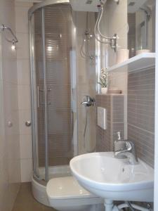 Apartments Teo tesisinde bir banyo