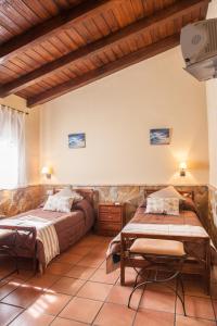 Postel nebo postele na pokoji v ubytování Casas Rurales La Dehesa + 53 fotografií