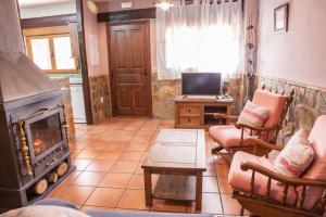 TV a/nebo společenská místnost v ubytování Casas Rurales La Dehesa