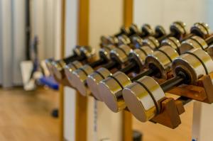 Centrum fitness w obiekcie Apartamentos Turisticos Terralta